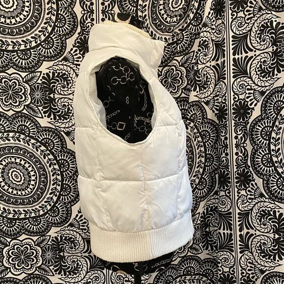 Pretty Merona Women’s M SUPER CLEAN Zip Front White Puffer Vest - Picture 4 of 10